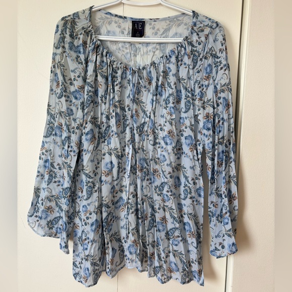 American Eagle Outfitters Tops - ✨ AE Floral Blouse - Size 16